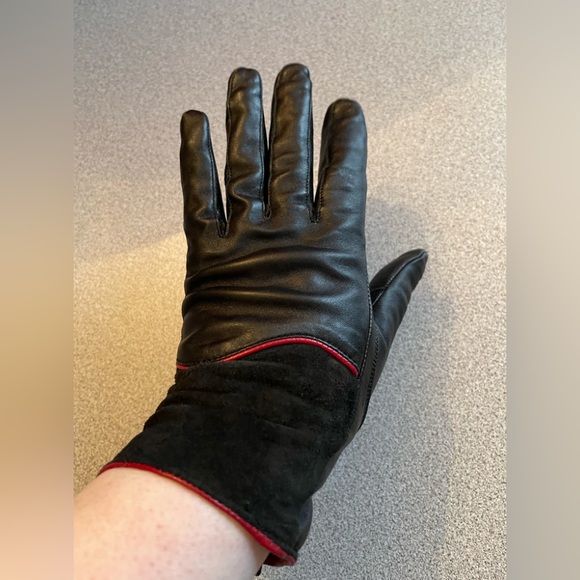 Black Leather & Suede Gloves With Red Piping - Picture 3 of 11